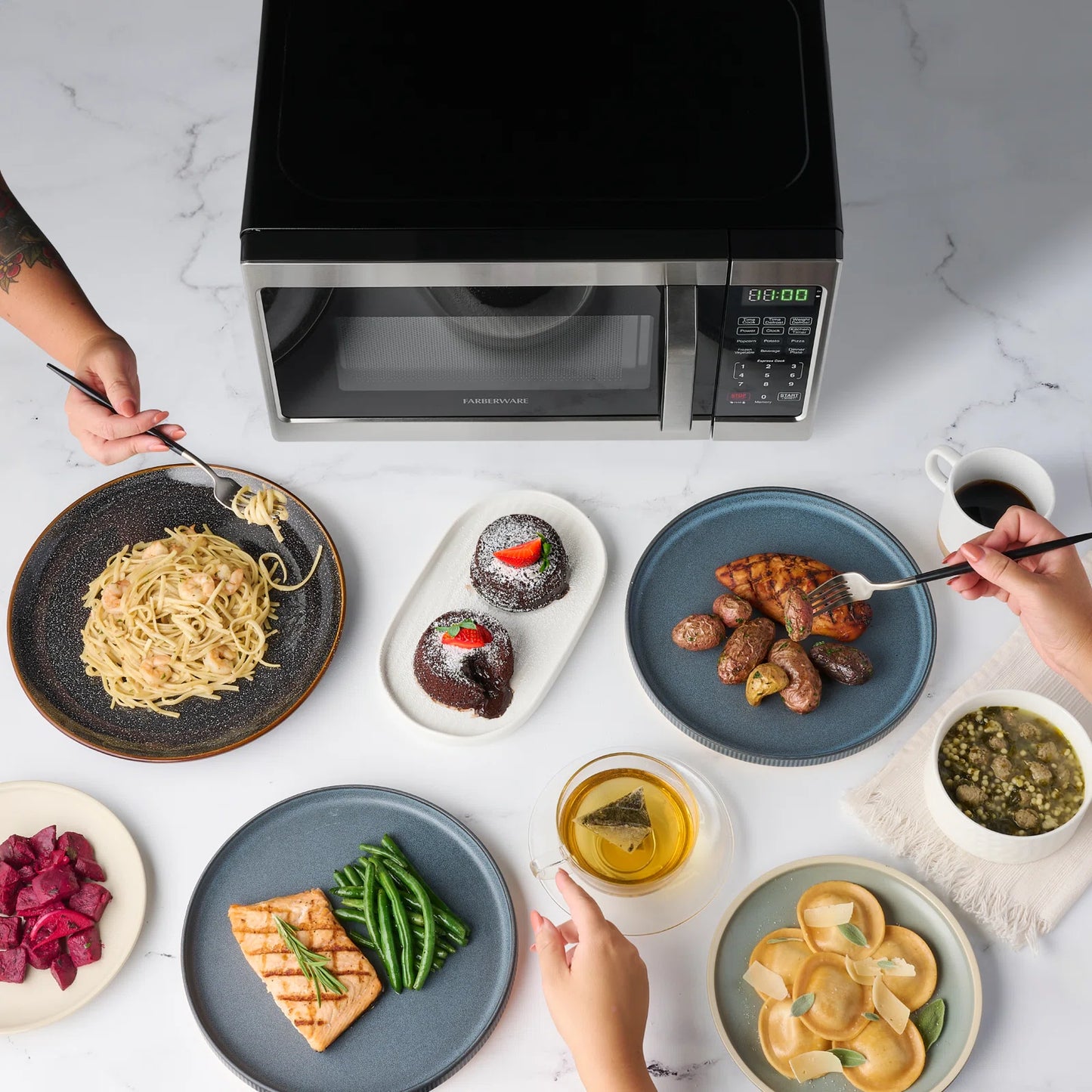 Farberware Compact Countertop Microwave Oven